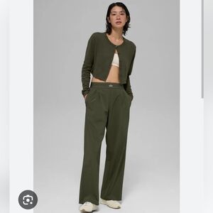 Alo Suit Up Trousers Xxs Olive